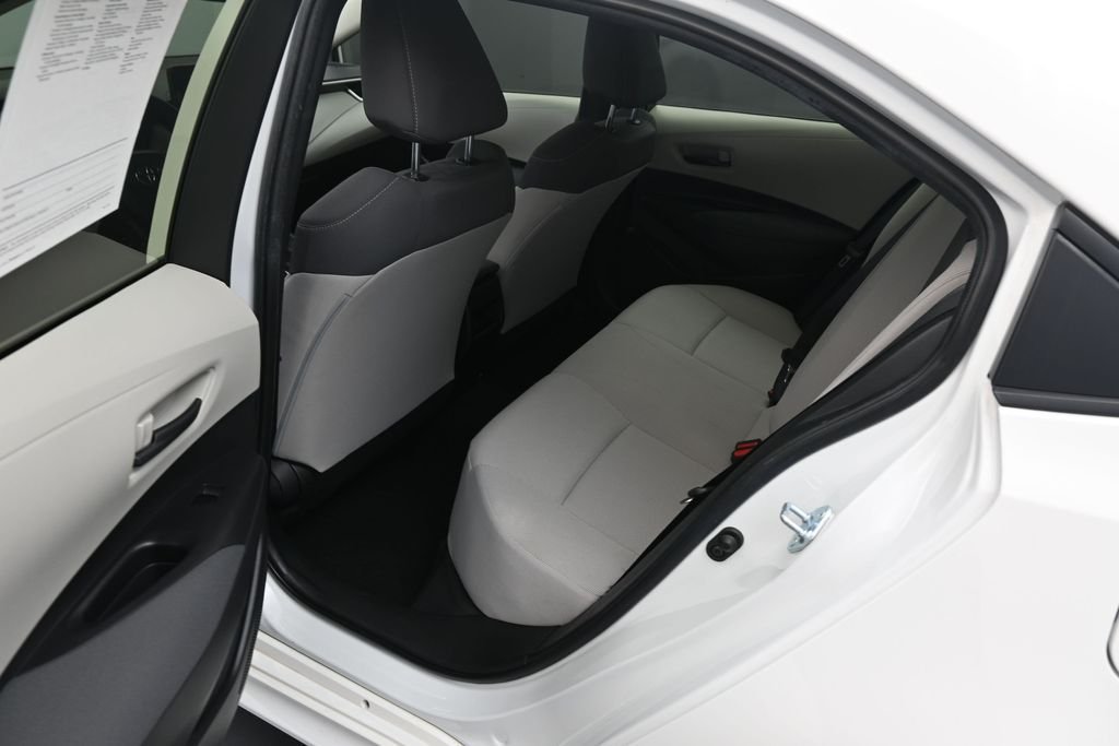 Used 2022 White Toyota LE image 16