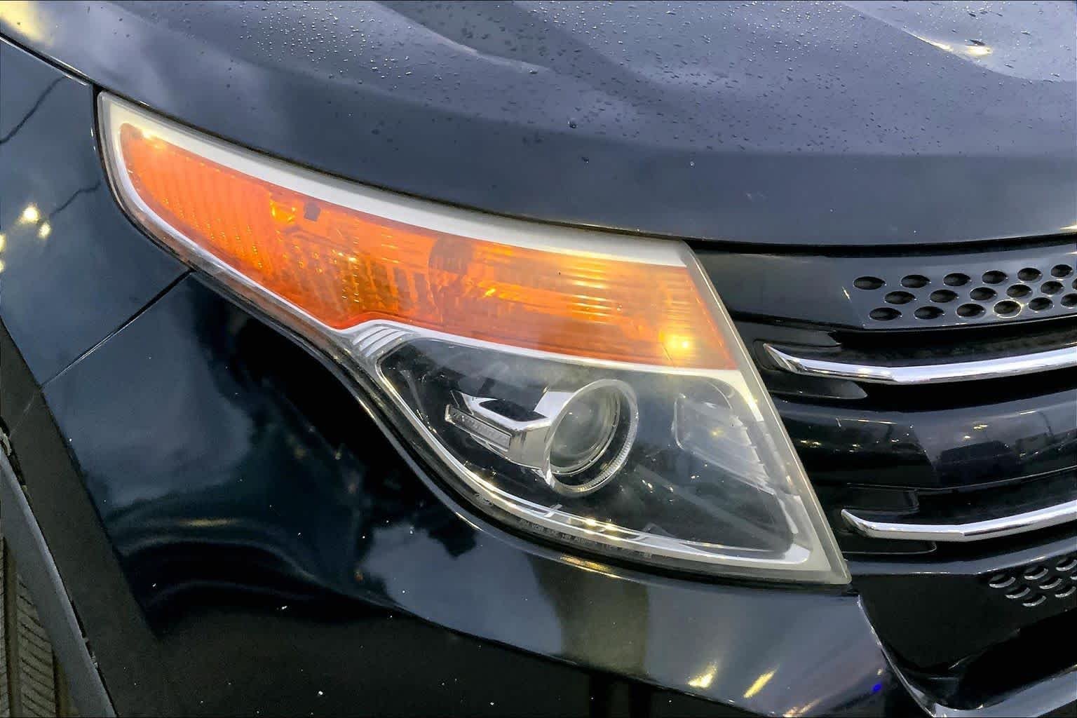 Used 2014 Tuxedo Black Metallic Ford Limited image 24