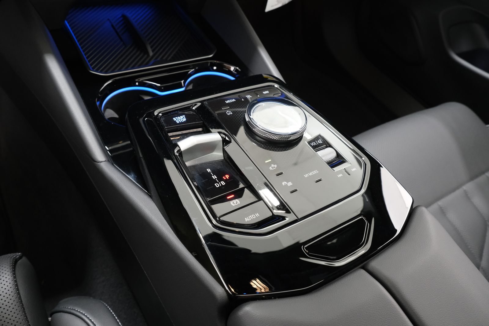 2025 BMW i5 M60 - Photo 22