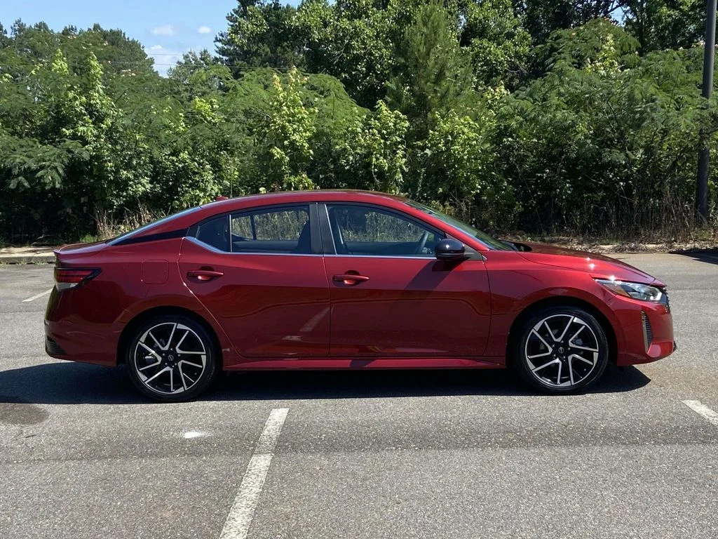 2025 Nissan Sentra SR - Photo 2