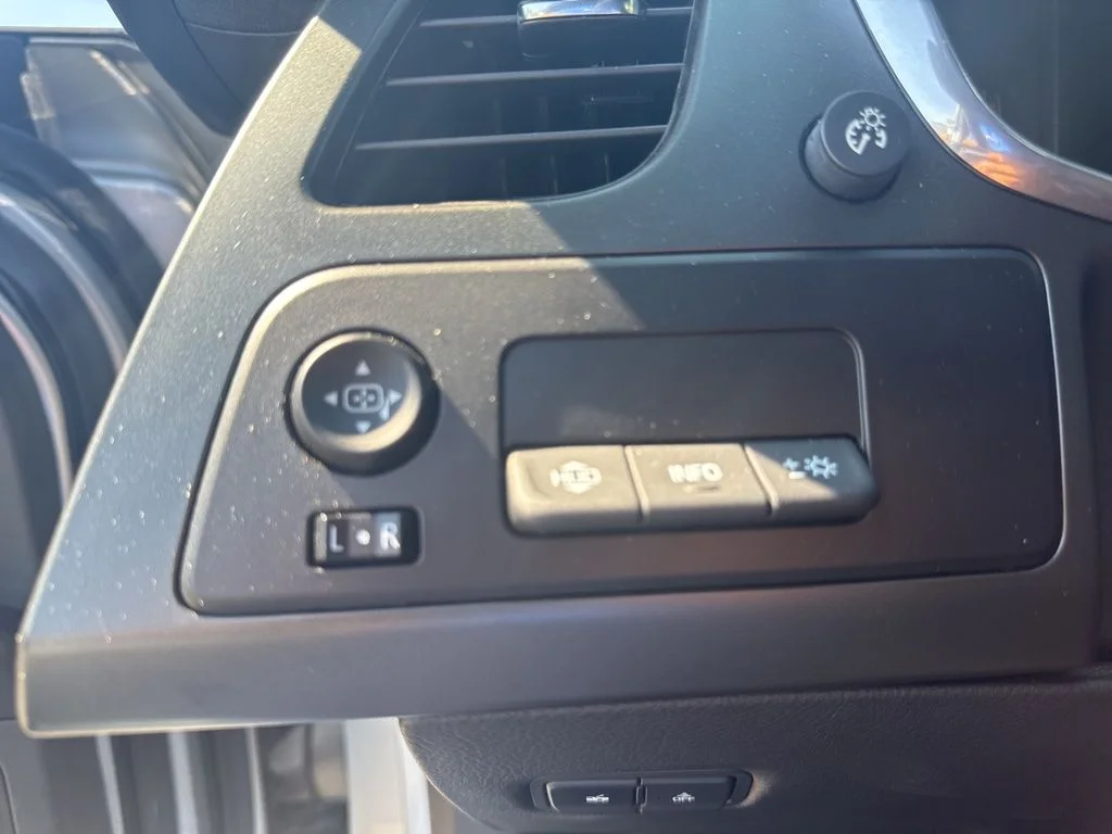 Used 2017 Silver Chevrolet Stingray image 11