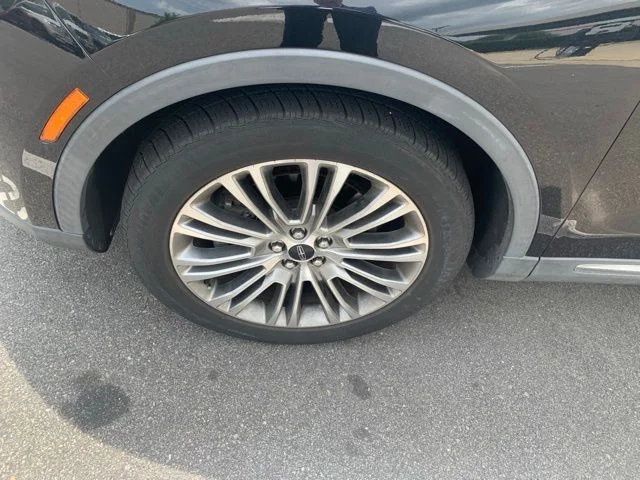 Used 2018 Black Lincoln Reserve image 13