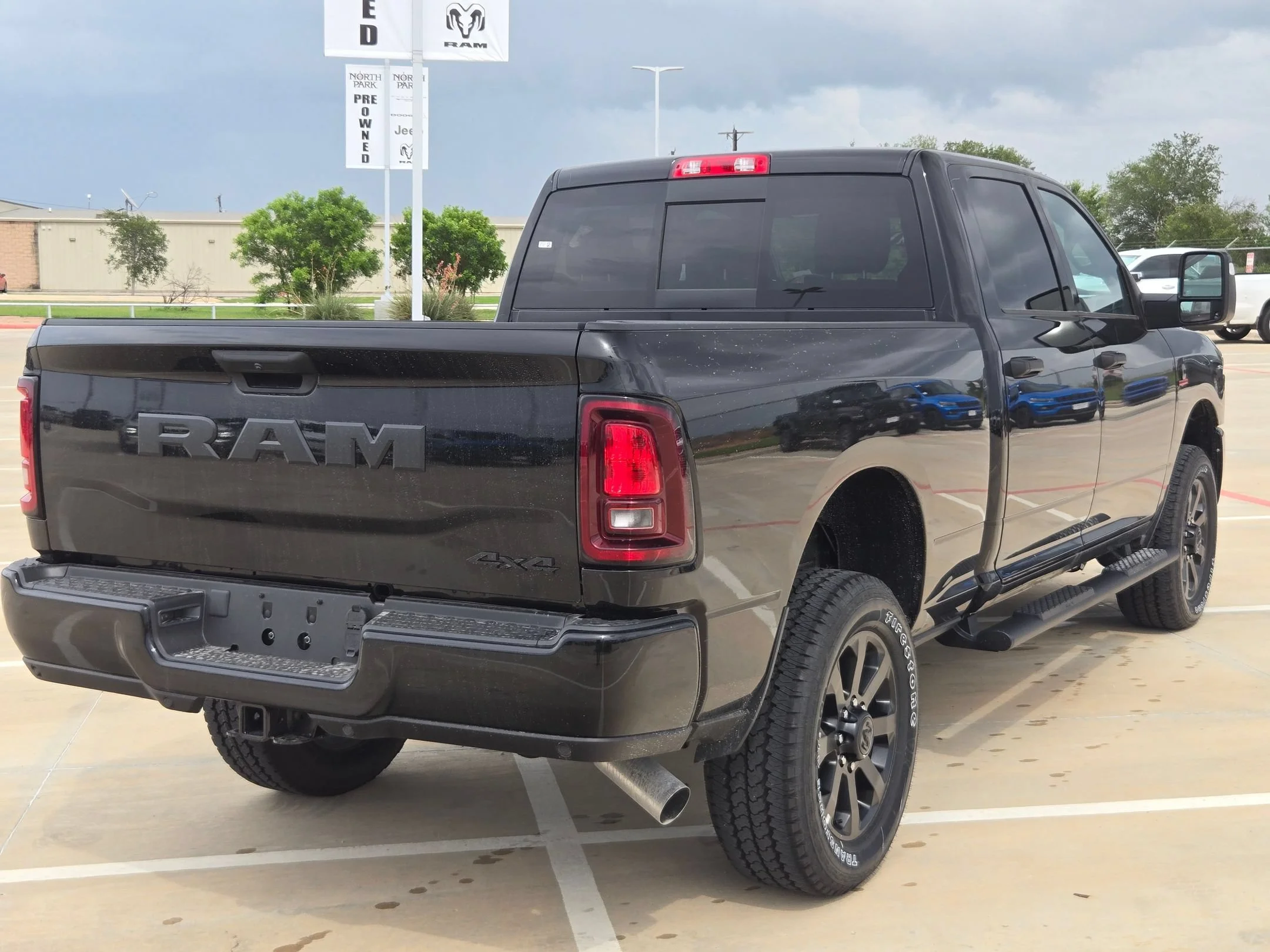 New 2026 Diamond Black Crystal Pearl-Coat Exterior Paint RAM  image 3