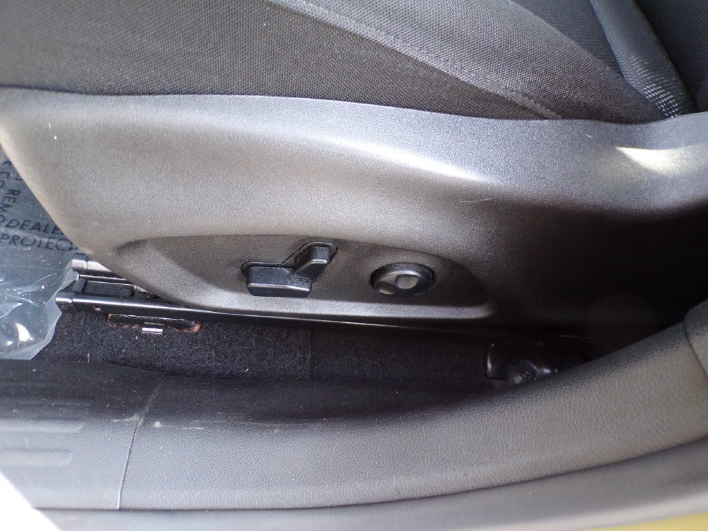 Used 2015 Green Jeep Latitude image 19