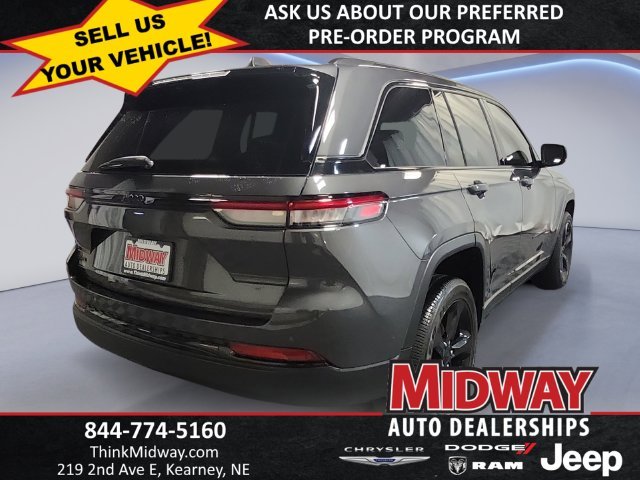 Used 2025 Gray Jeep Altitude X image 5