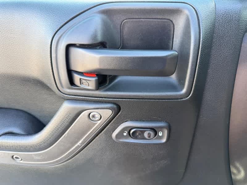 Used 2018 Granite Crystal Metallic Clearcoat Jeep Sport S image 22