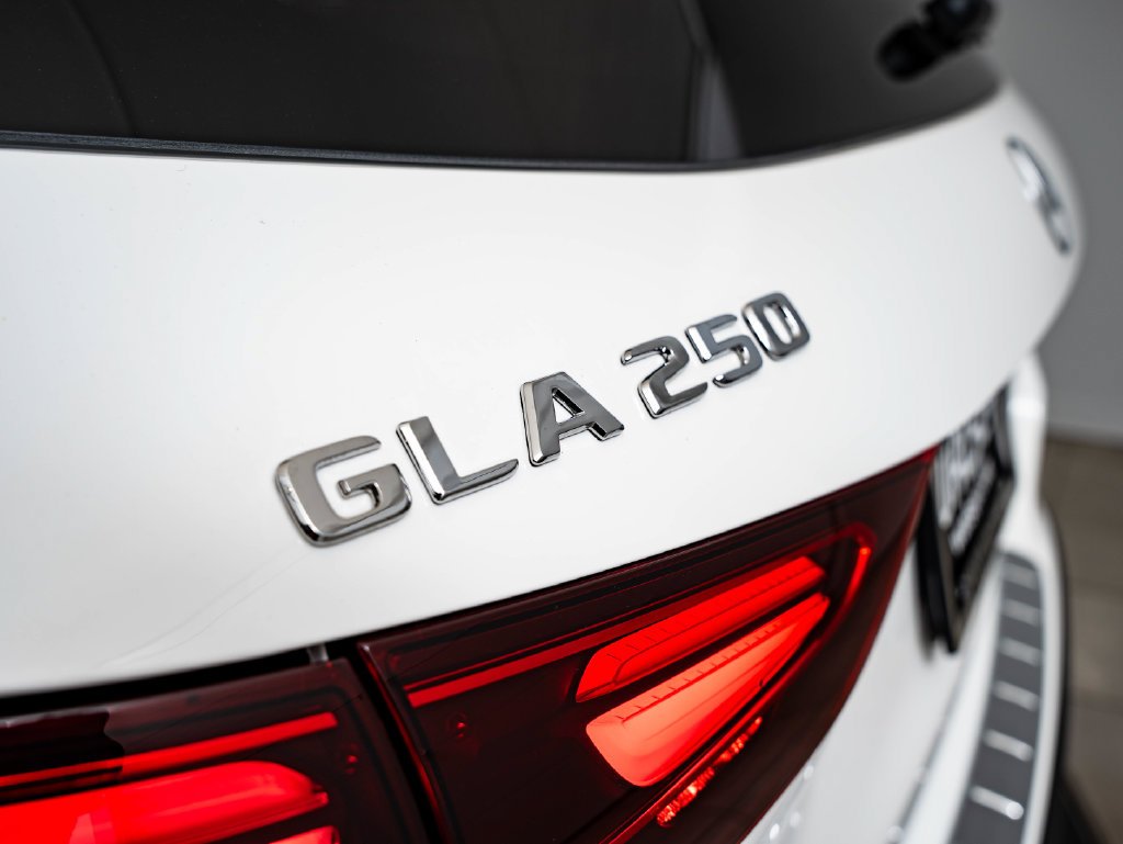 New 2026 Polar White Mercedes-Benz GLA 250 image 16