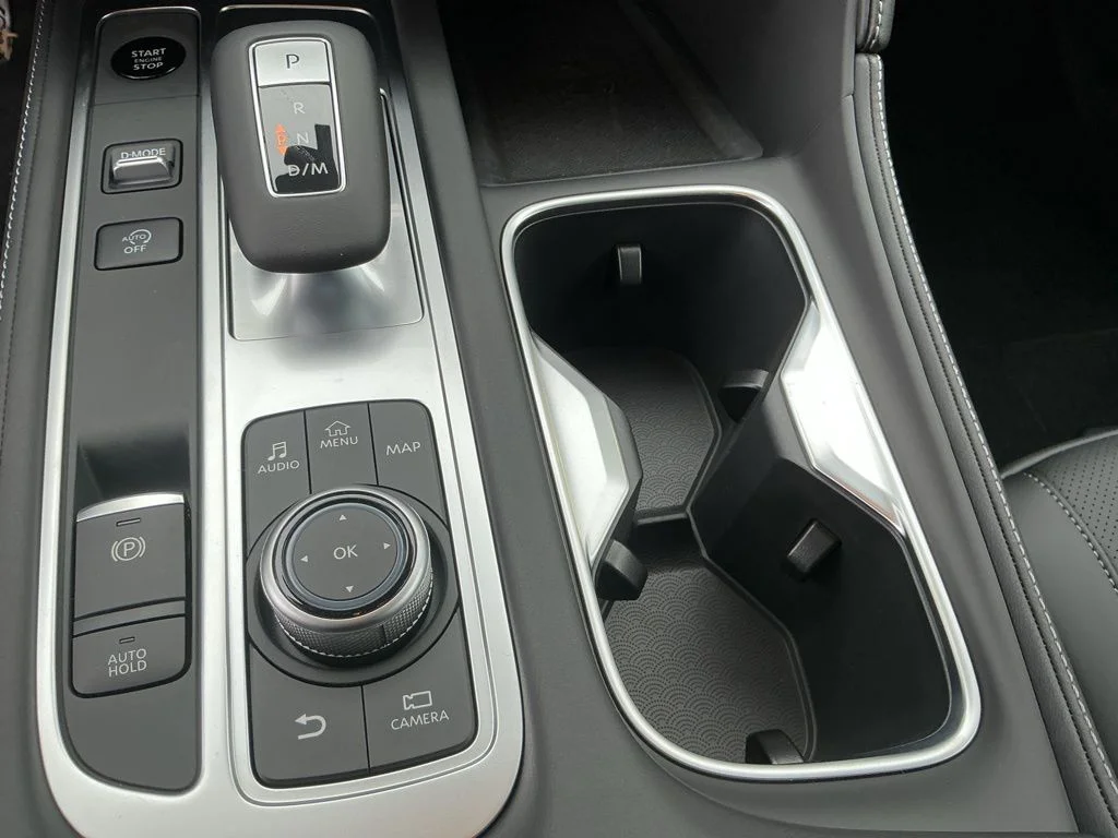 New 2026 MINERAL BLACK INFINITI Luxe FWD image 12