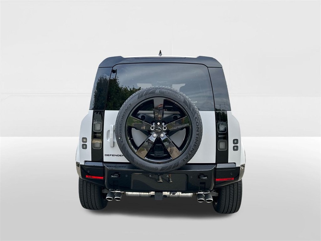 2026 Land Rover Defender 110 X-Dynamic SE photo 3