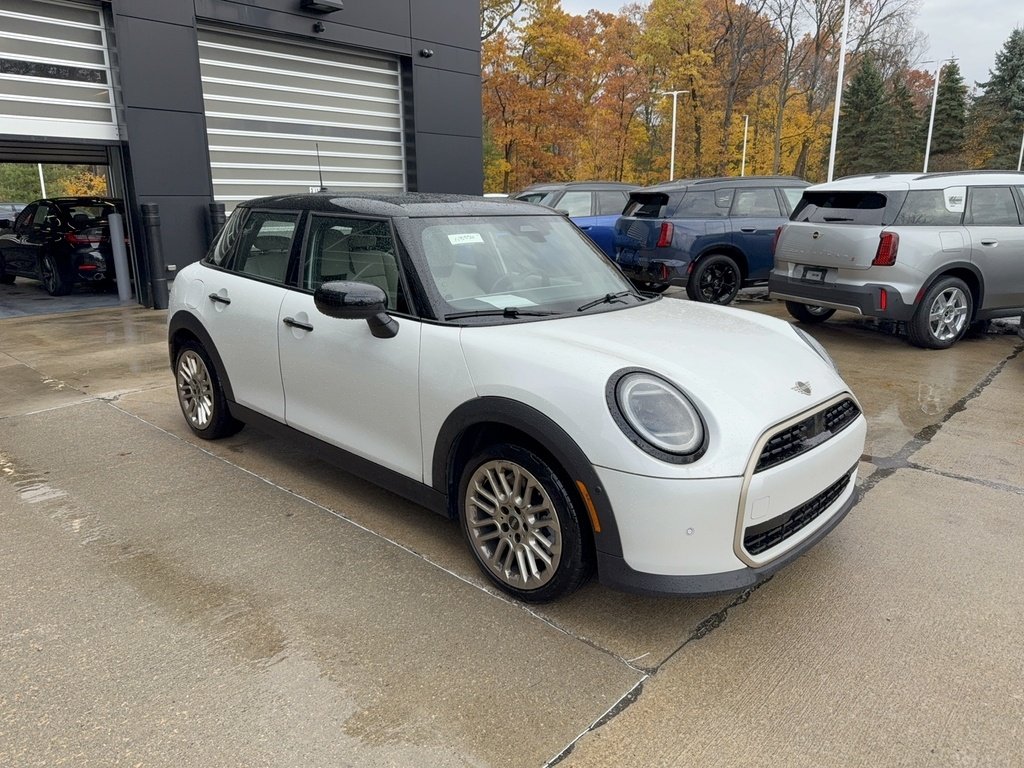 2025 Mini Cooper Hardtop Signature photo 2