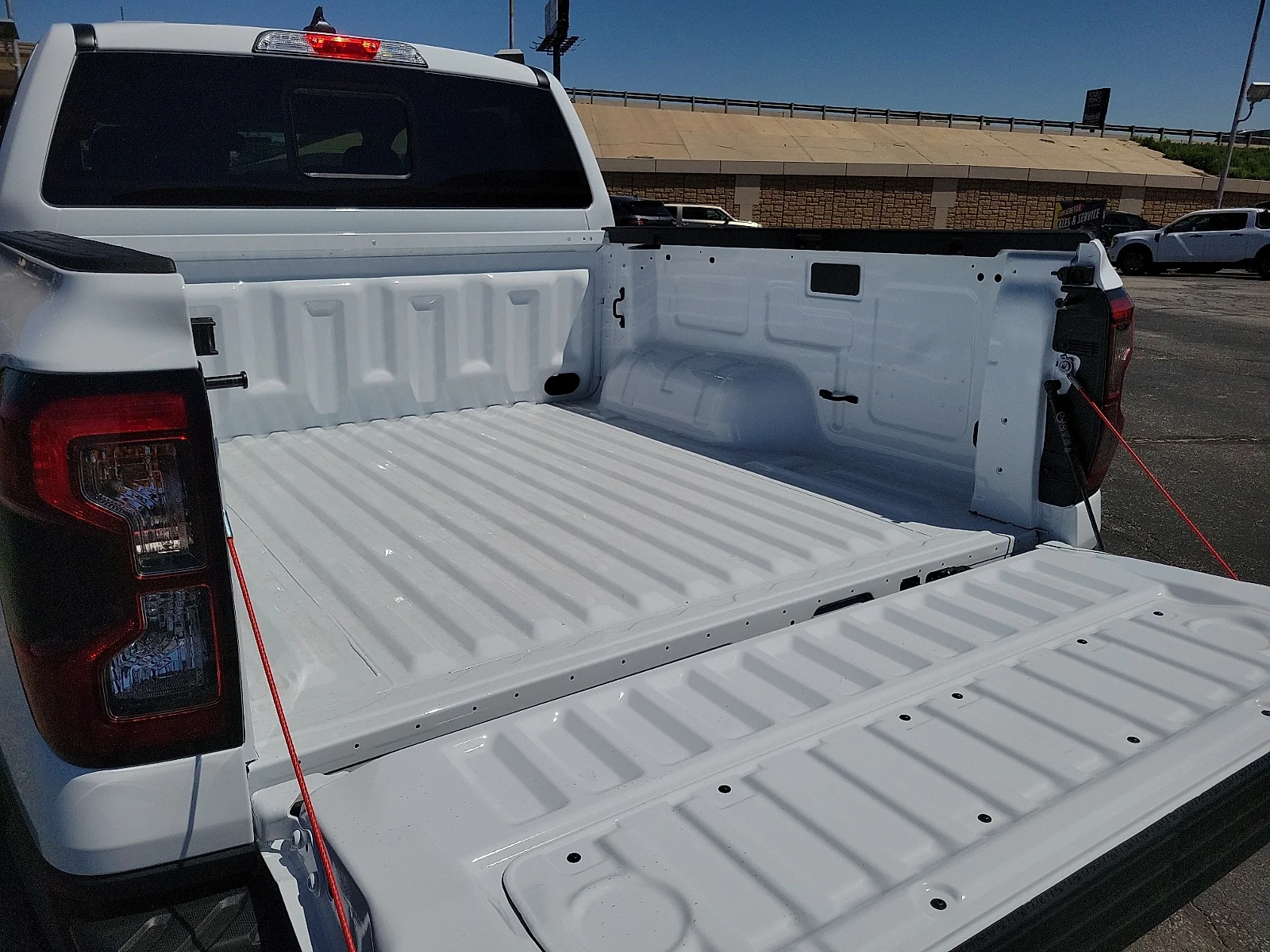 New 2026 Oxford White Ford XLT image 8