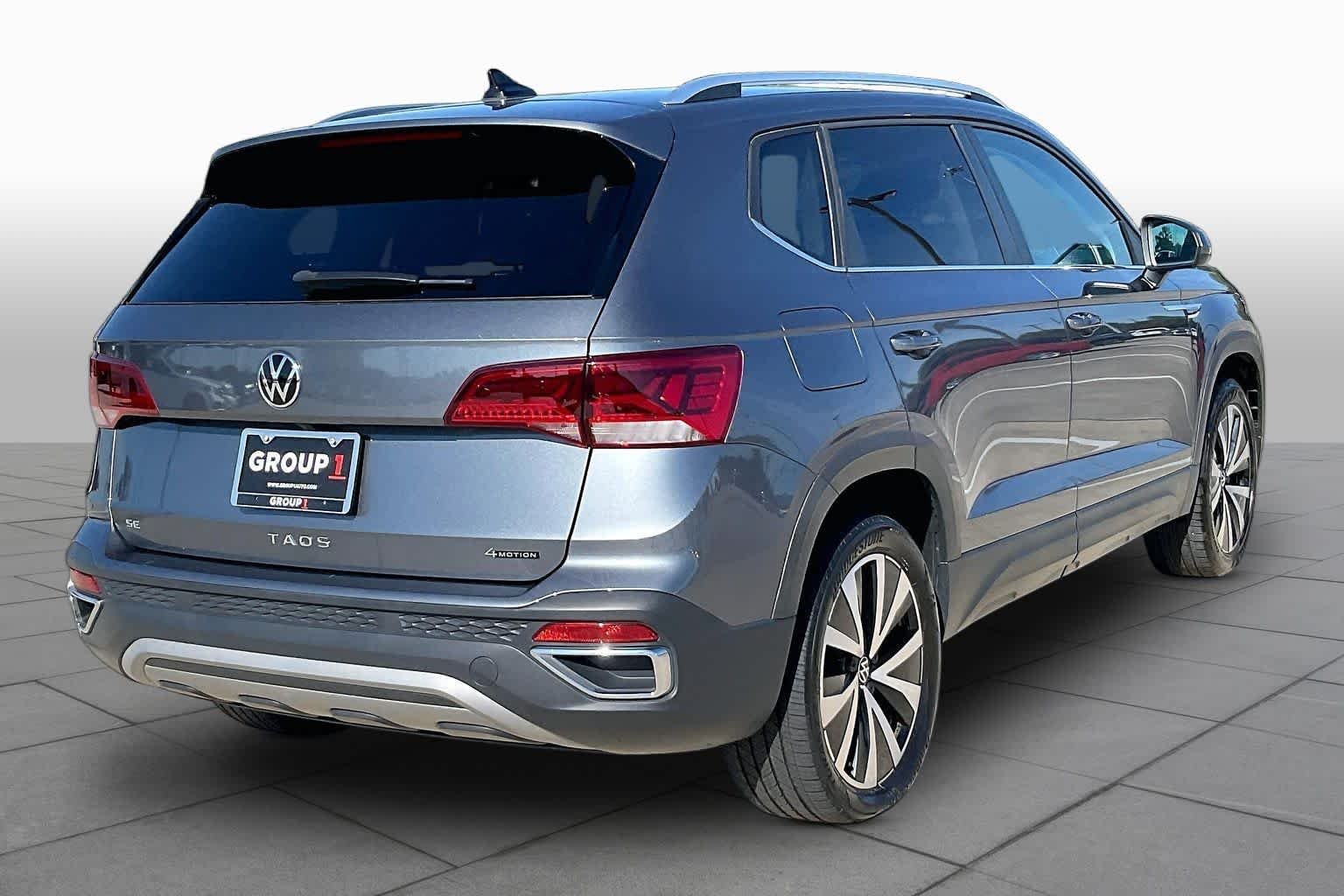Used 2022 Platinum Gray Metallic Volkswagen SE image 13