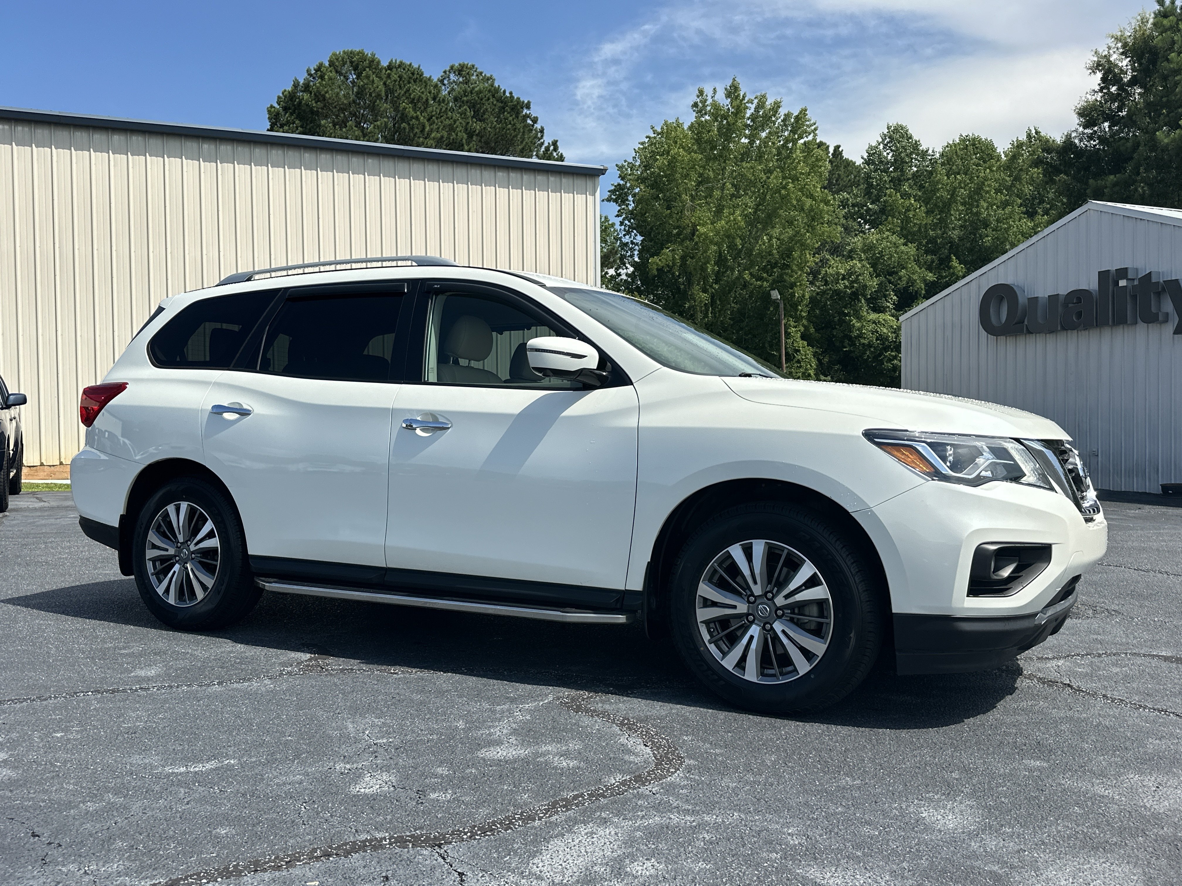 Used 2020 Pearl White Tricoat Nissan SL image 2