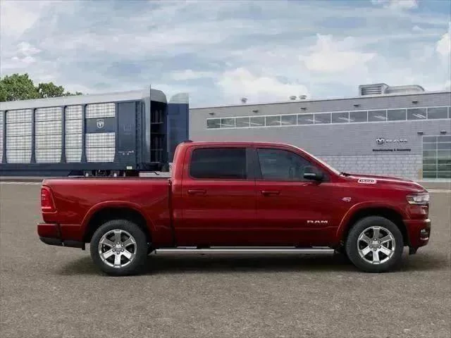 New 2026 Molten Red Pearl-Coat Exterior Paint RAM Big Horn/Lone Star image 12