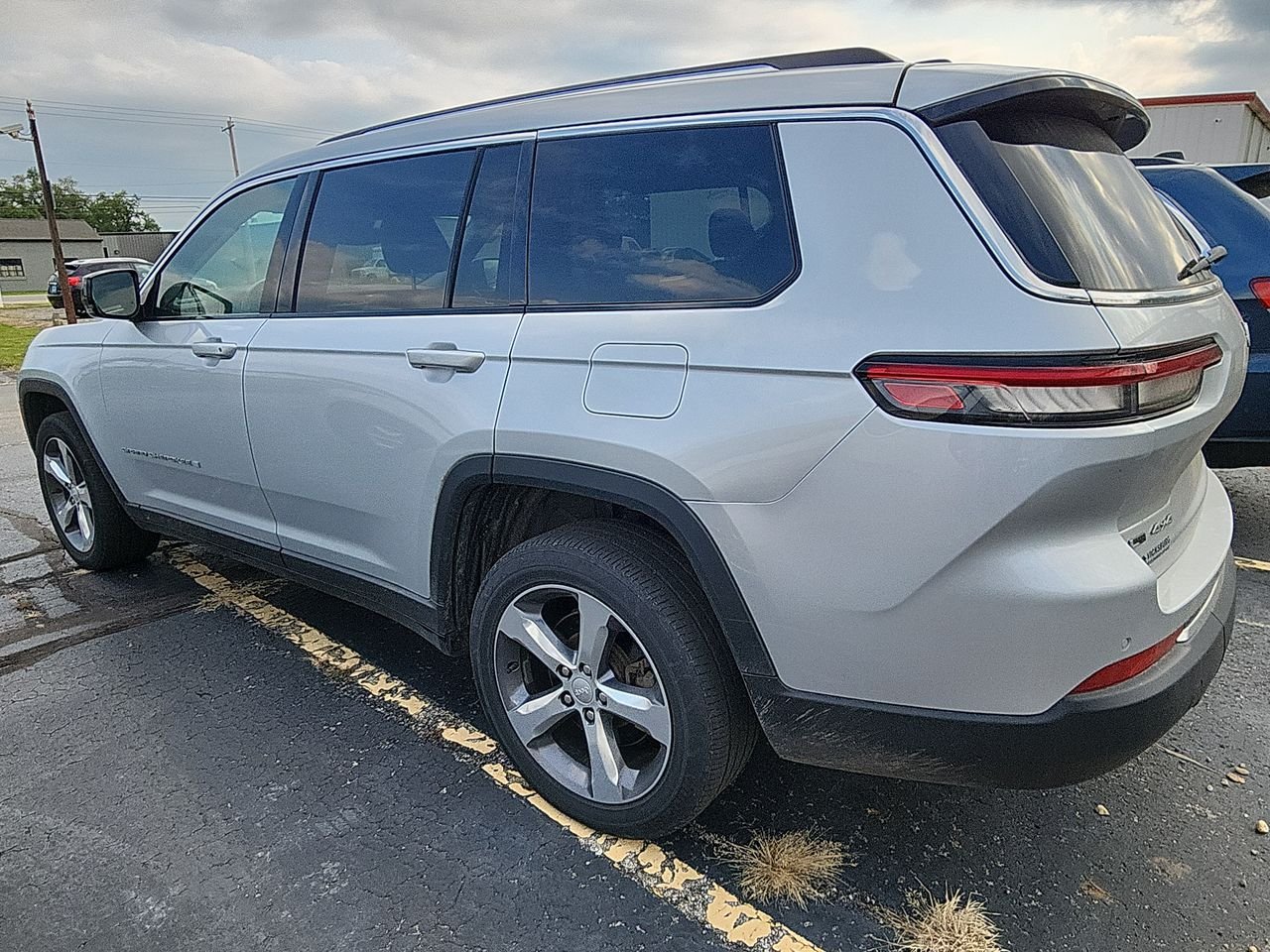 Used 2021 Silver Jeep Limited image 3