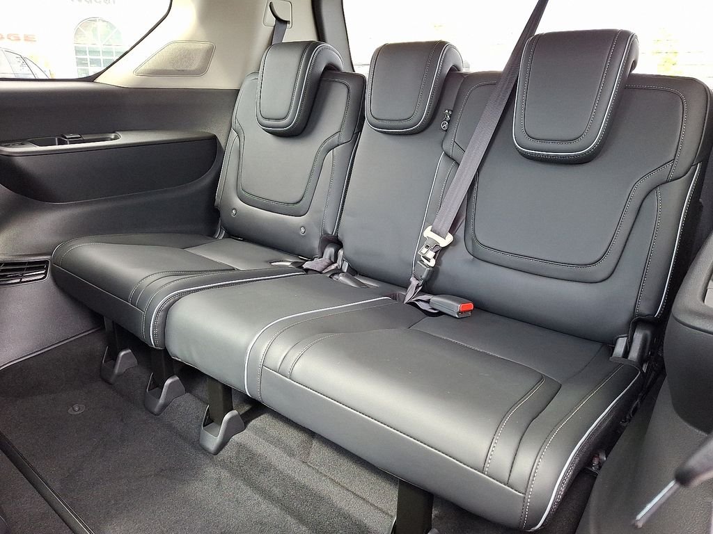 Used 2025 Red INFINITI LUXE image 12