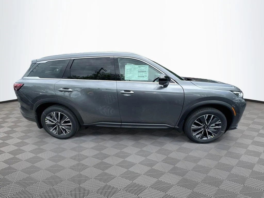 New 2027 GRAPHITE SHADOW INFINITI Luxe FWD image 4