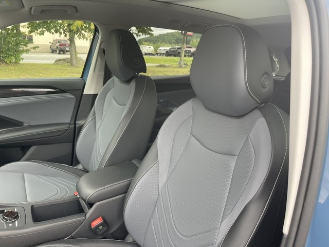 New 2026 Monterey Blue Pearl Volkswagen 2.0T SE image 6