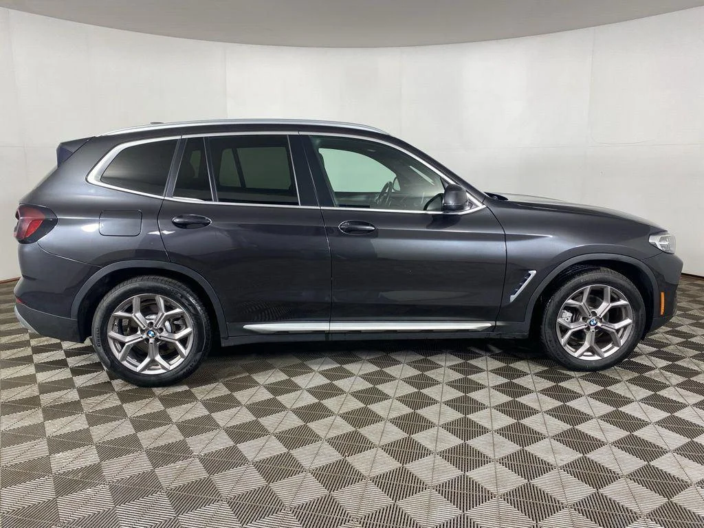 Used 2022 Dark Graphite BMW xDrive30i image 5