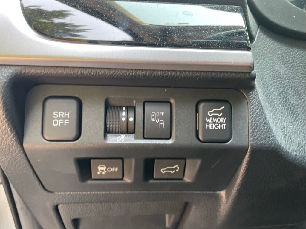 Used 2018 Ice Silver Metallic Subaru 2.5i Limited image 10