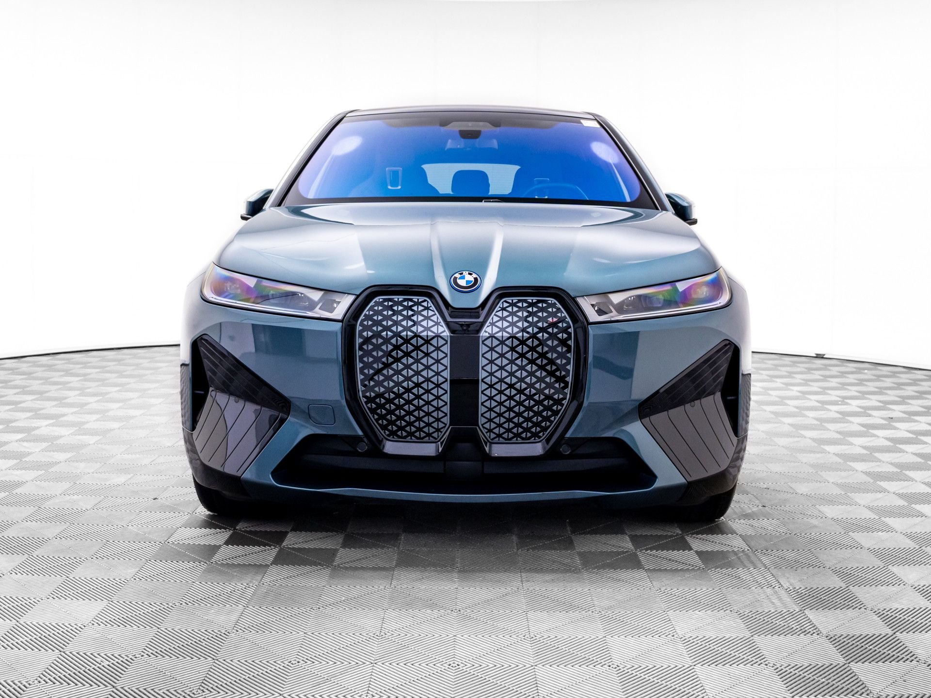 Used 2024 Blue BMW xDrive50 image 9
