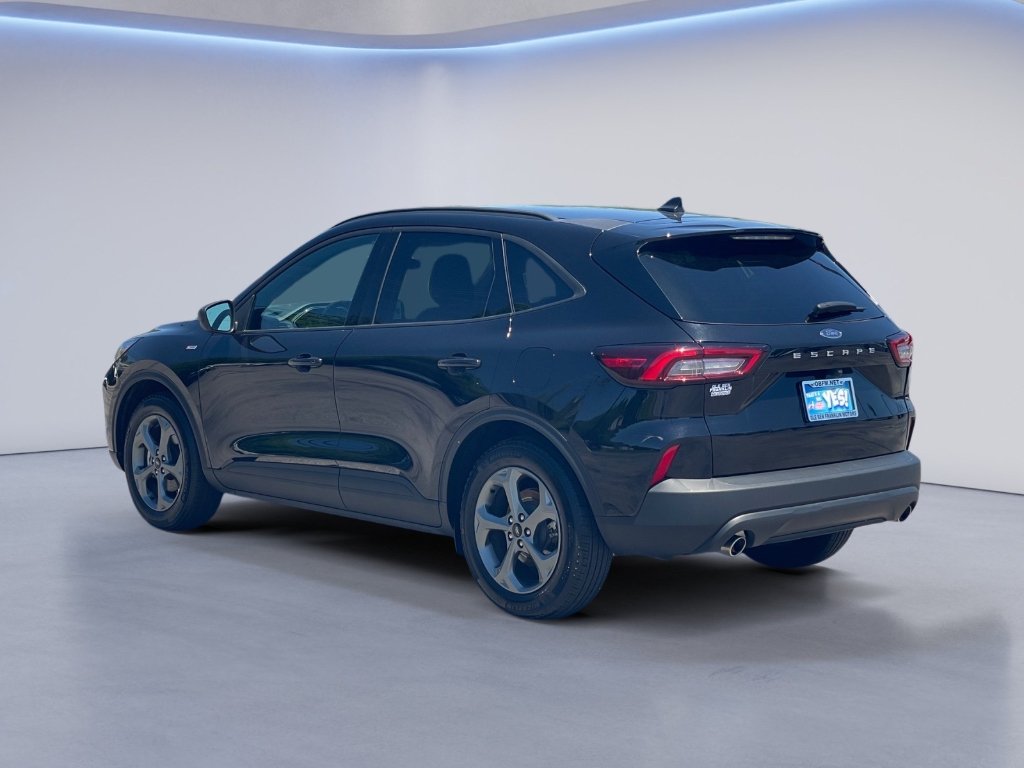 Used 2025 Agate Black Metallic Ford ST-Line image 18