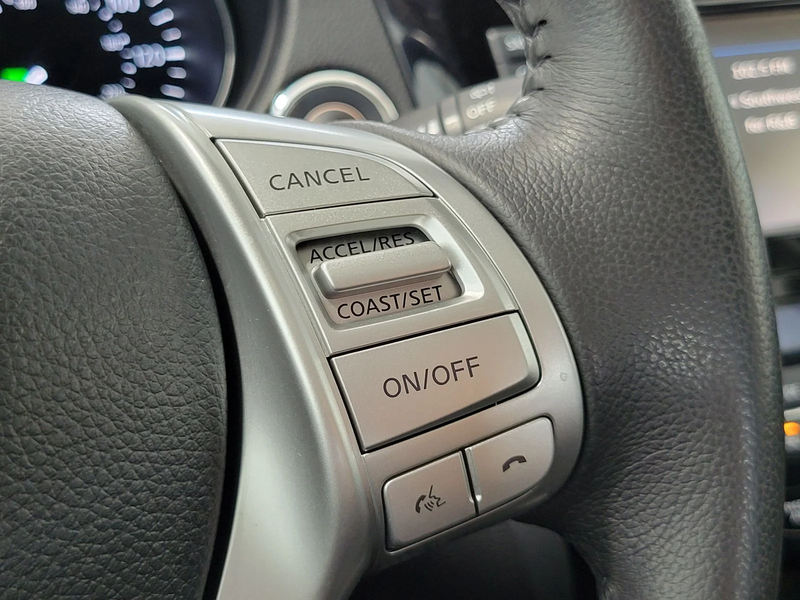 Used 2016 Red Nissan SL image 18