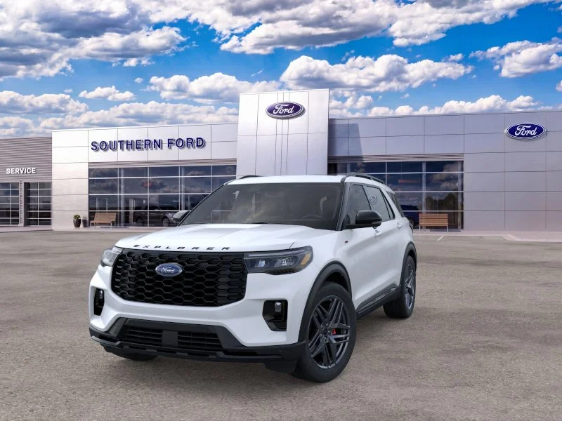 New 2026 Star White Metallic Tri-Coat Ford ST-Line image 25