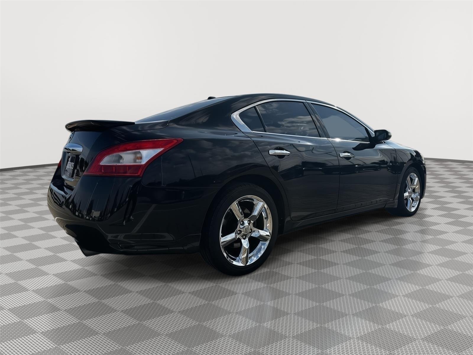 Used 2010 Super Black Nissan 3.5 SV w/Premium Pkg image 6