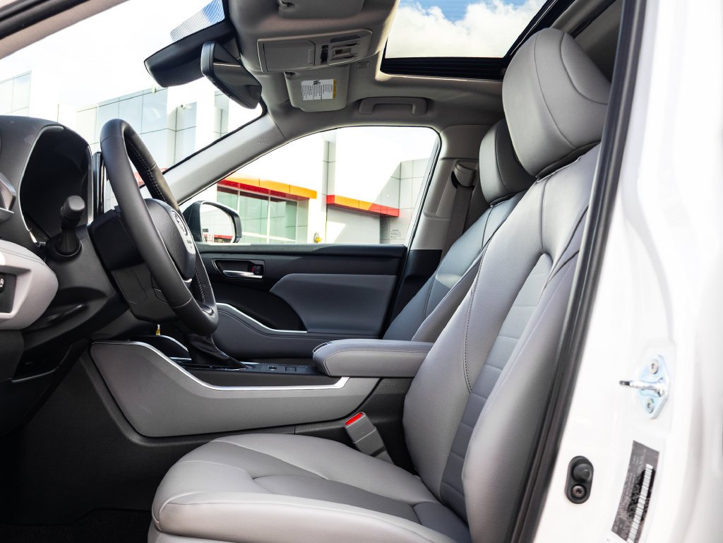 New 2026 Wind Chill Pearl <sup>1</sup> Toyota  XLE image 10