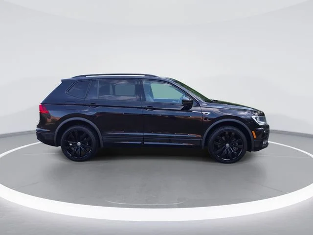 Used 2021 Black Volkswagen 2.0T SE R-Line Black image 9