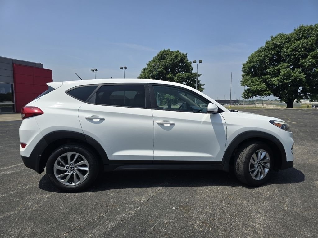 Used 2018 White Hyundai SE image 16