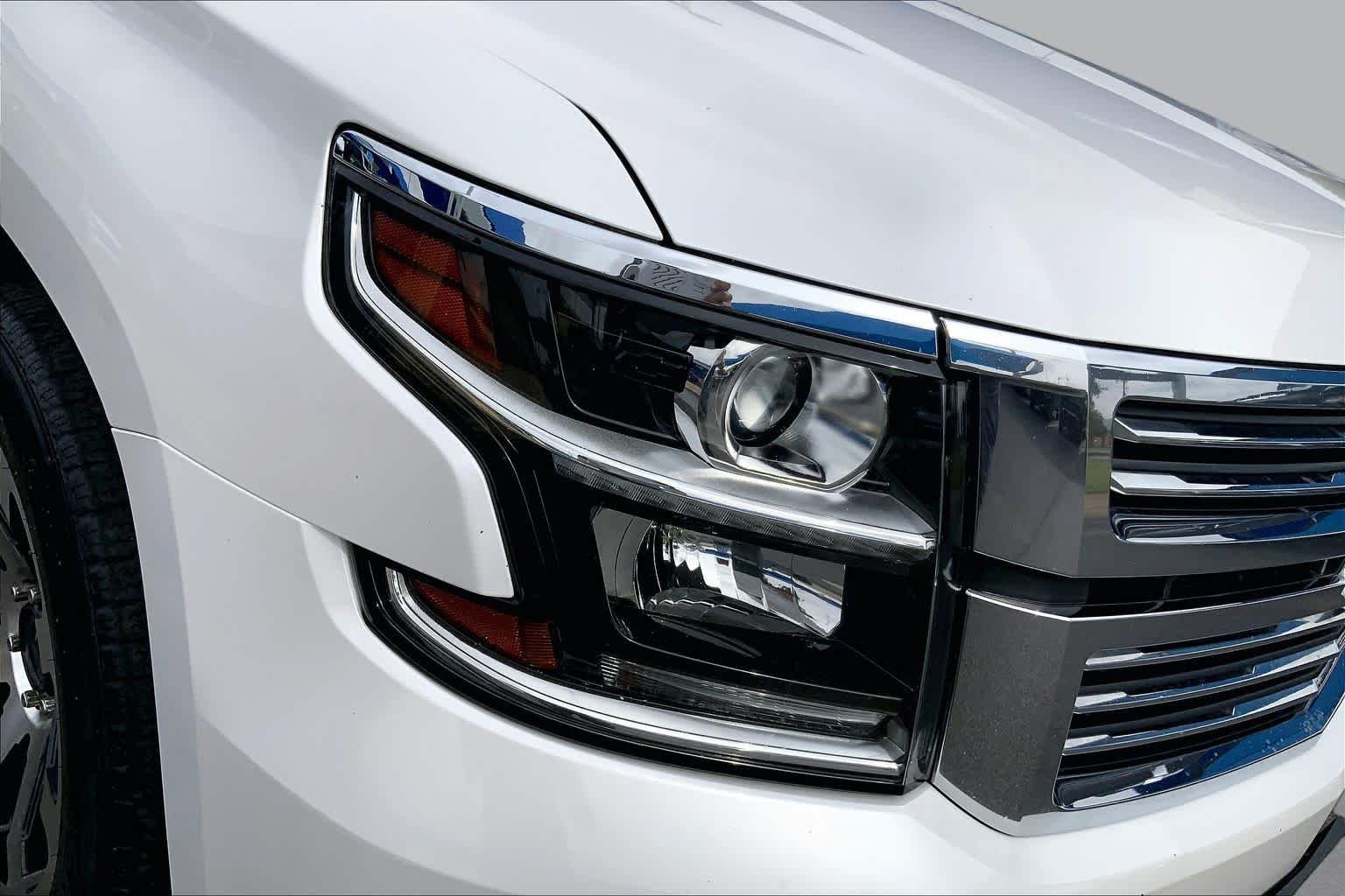 Used 2016 Iridescent Pearl Tricoat Chevrolet LTZ image 27