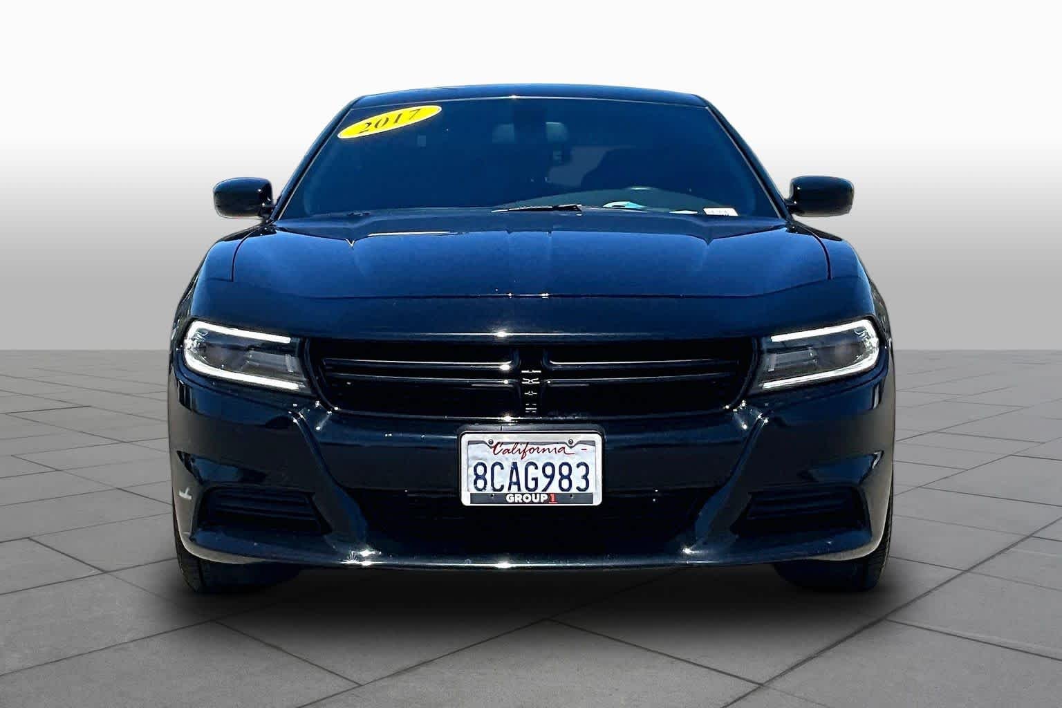 Used 2017 Pitch Black Clearcoat Dodge SE image 3
