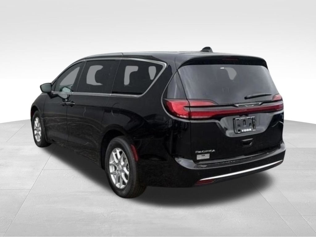 New 2027 Diamond Black Crystal Pearl-Coat Exterior Paint Chrysler Select image 7