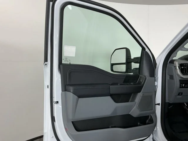 New 2026 Oxford White Ford XLT image 16