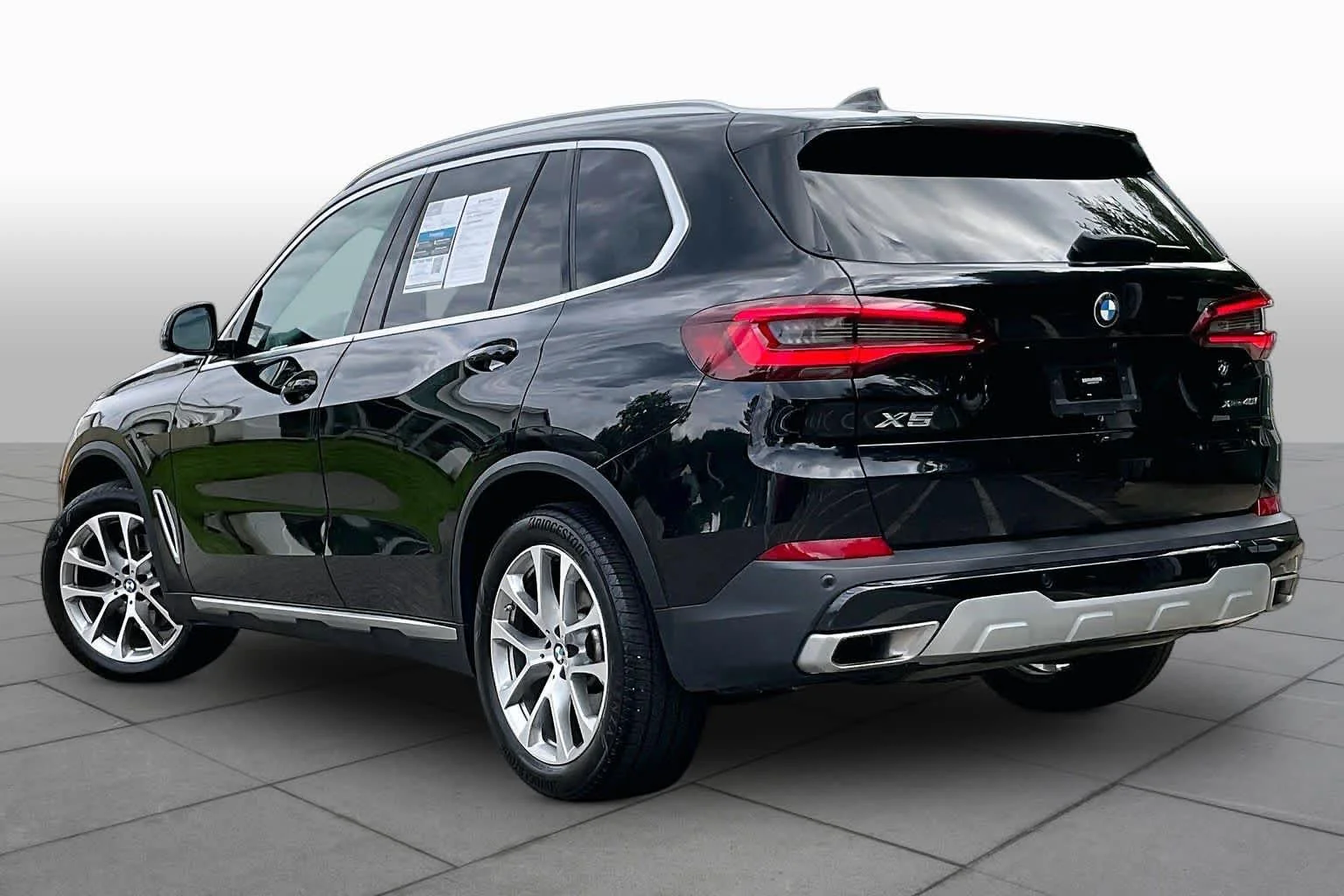 Used 2021 Black Sapphire Metallic BMW xDrive40i image 11