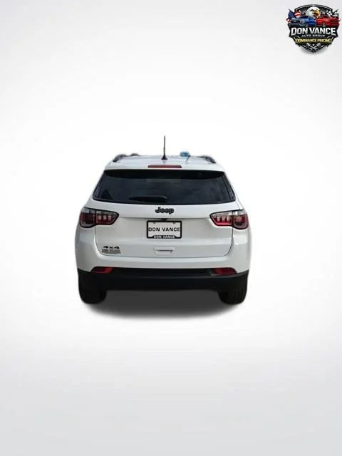 New 2026 Bright White Clearcoat Jeep Latitude image 4