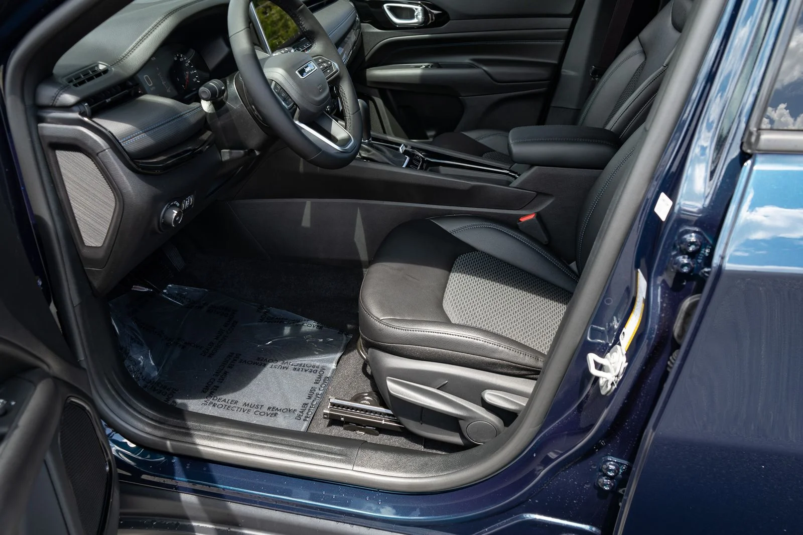 New 2026 Blue Jeep Latitude image 17