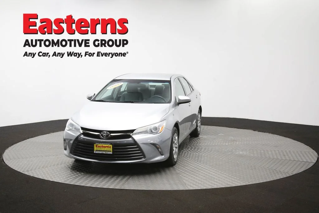 Used 2015 Silver Toyota LE image 52