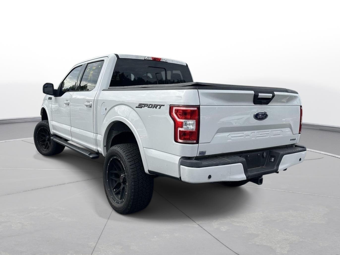 Used 2018 Oxford White Ford XLT image 8