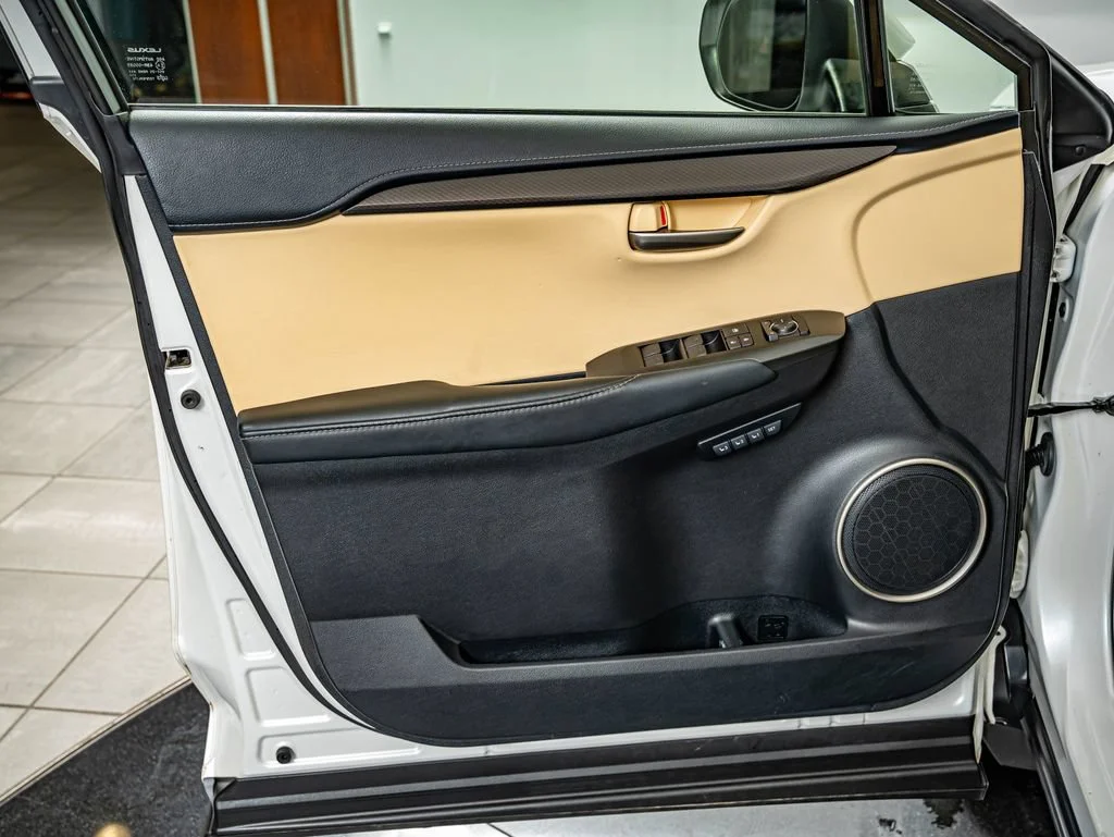 Used 2015 White Pearl Lexus 200t image 19