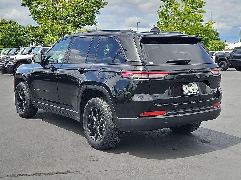 Used 2024 Black Jeep Altitude image 4