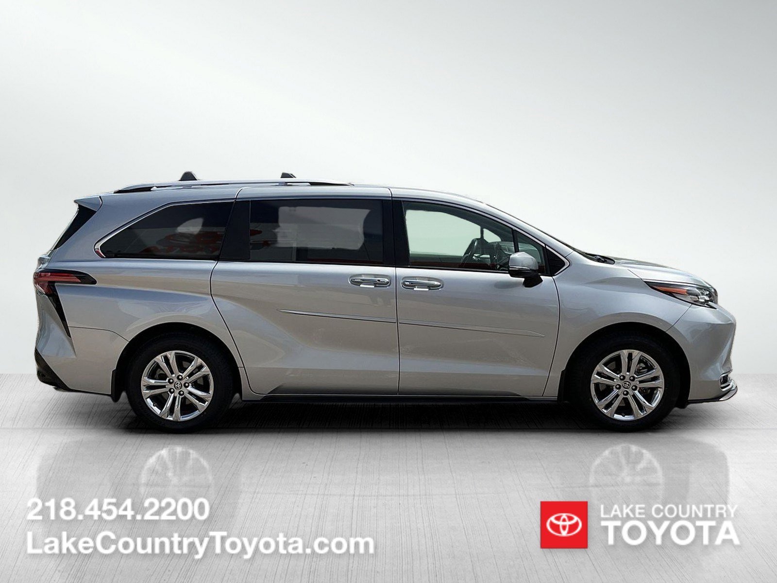 Used 2022 Silver Toyota Platinum image 5