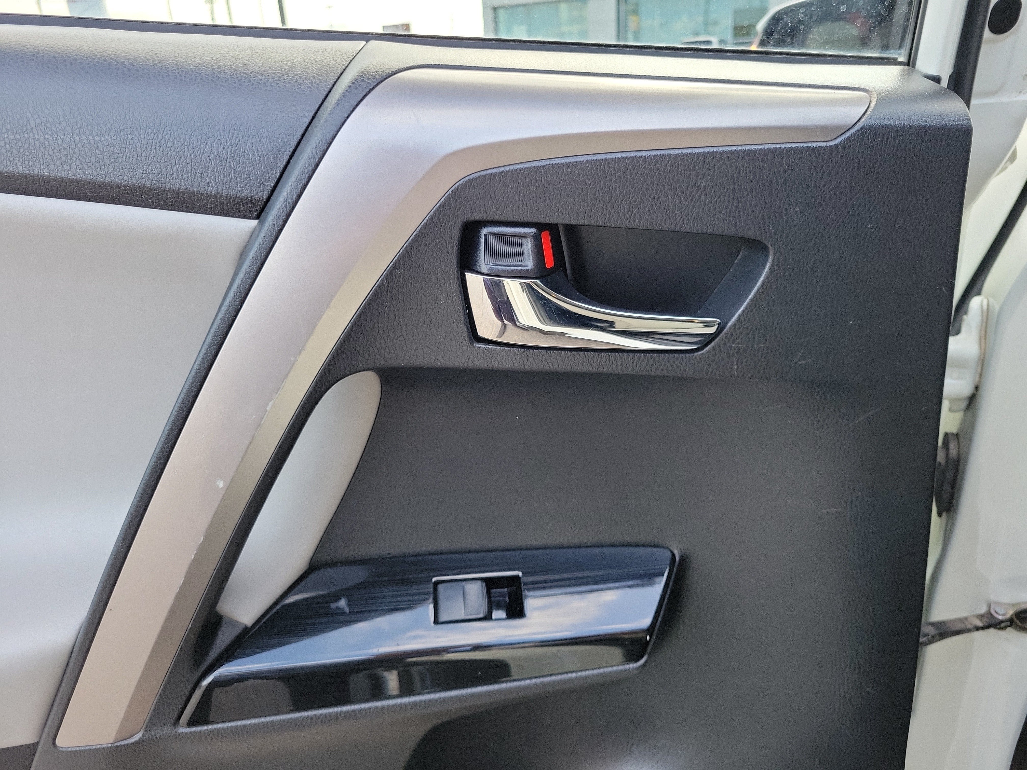 Used 2018 Blizzard Pearl Toyota Hybrid Limited image 12