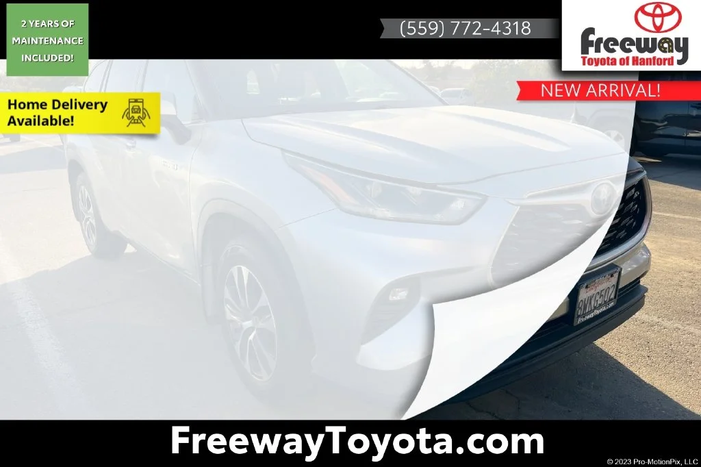 Used 2021 Silver Toyota XLE image 1