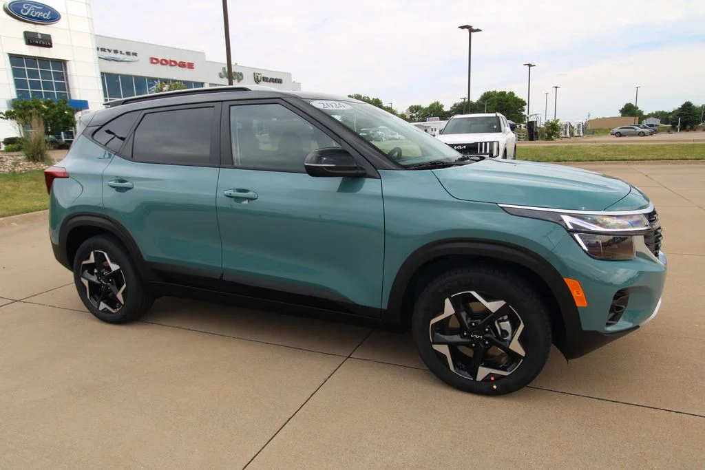 New 2026 Pluton Blue / Black Roof Kia S image 3