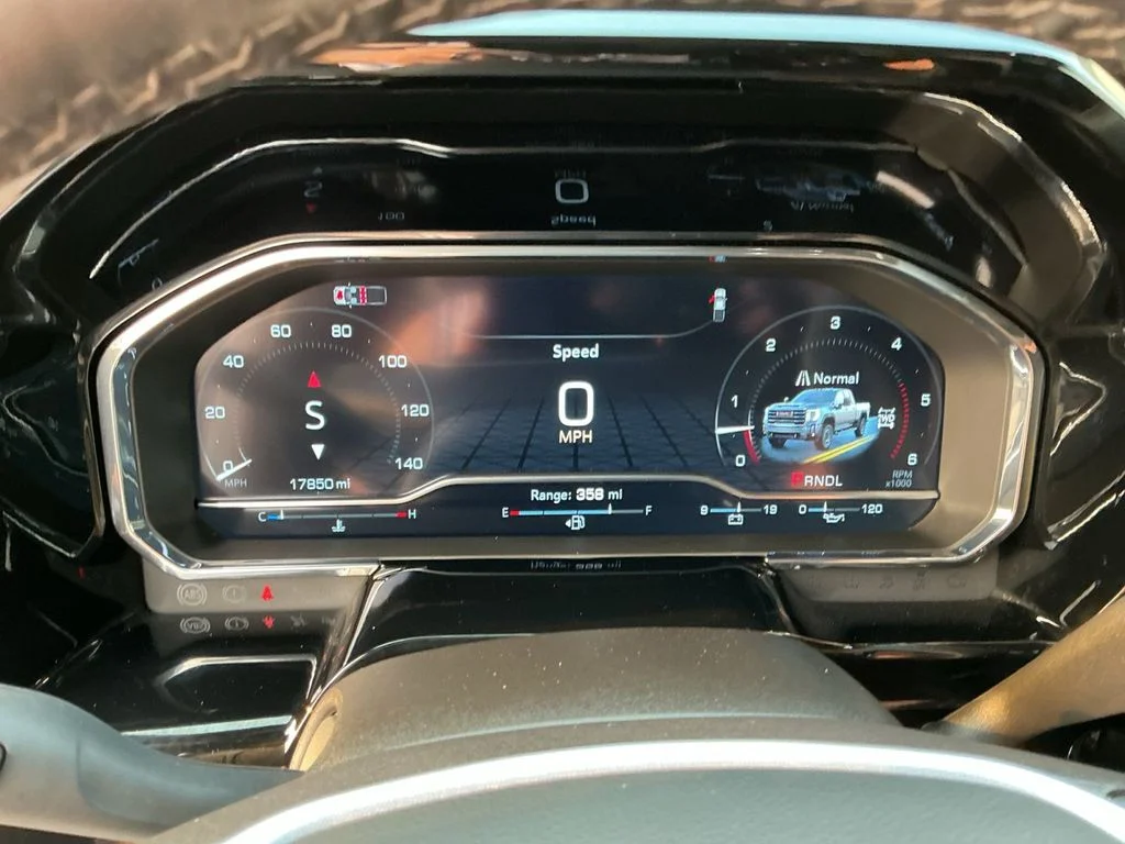 Used 2025 White GMC SLE image 14