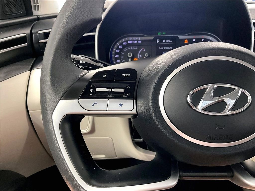 Used 2023 White Hyundai SE image 22