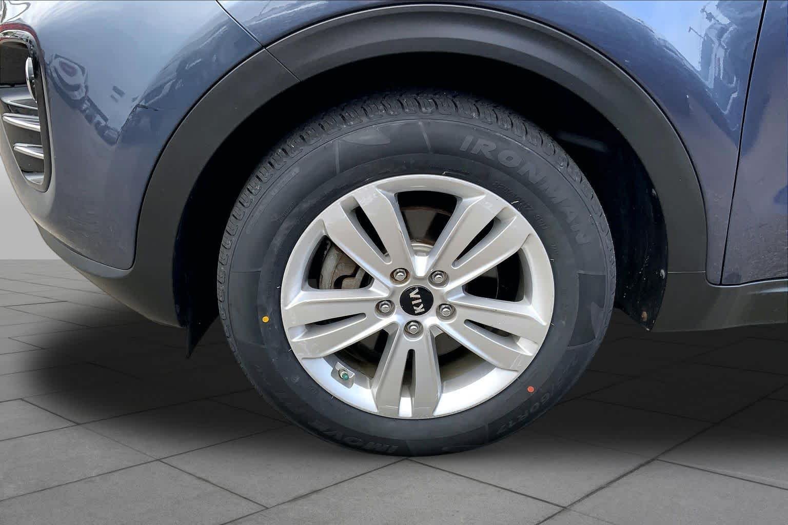 Used 2019 Pacific Blue Kia LX image 11